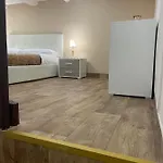 E&G House