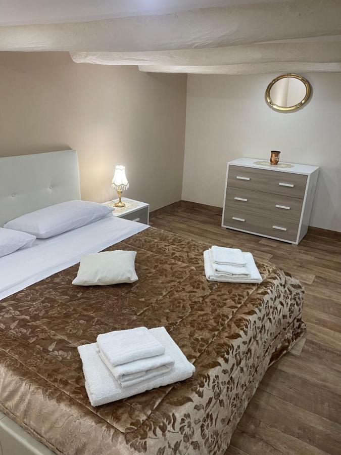 E&g House Naples
